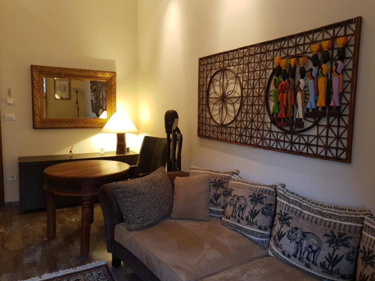 Stylish In Center Of Apartment *