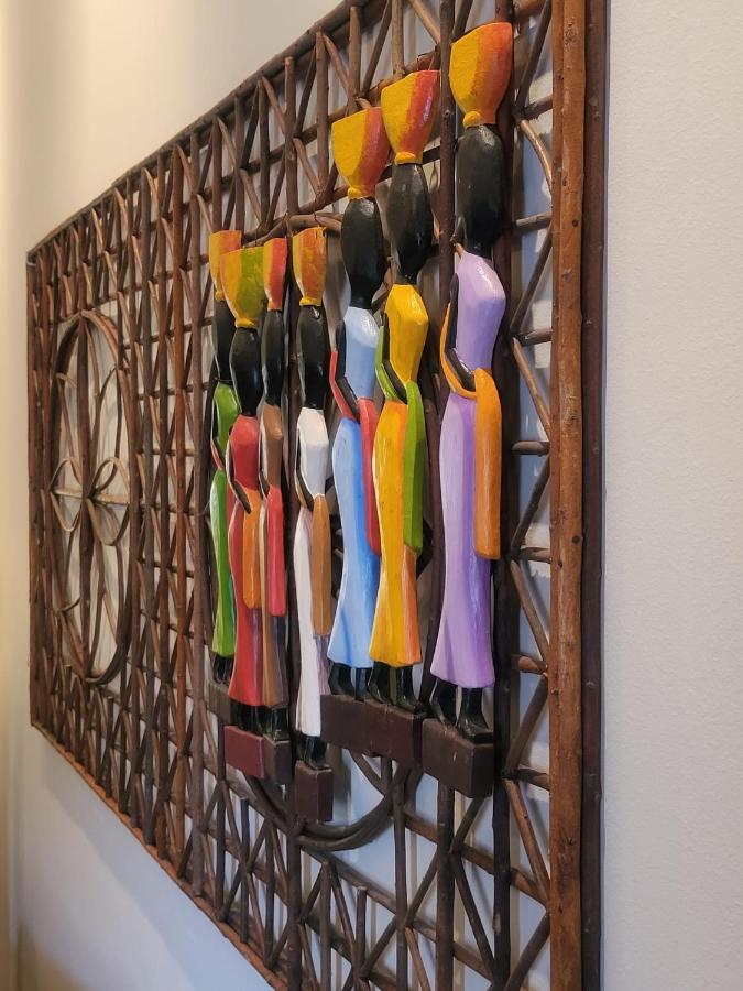 Stylish In Center Of Apartment *